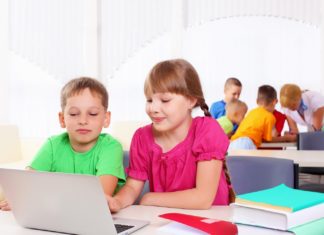 Două şcoli din Olt au câştigat laptopuri la concursul „Let’s Be ECO!”