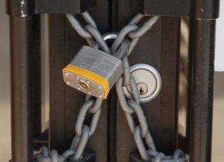 Firme radiate pe bandă rulantă în Olt. Zilnic, în medie, cinci patroni au pus lacătul pe afacere