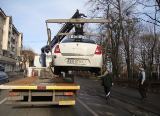 Autovehiculele staționate neregulamentar, în atenția Primăriei Slatina
