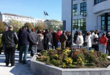 Medicii de familie au protestat în fața Prefecturii Olt