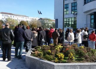 Medicii de familie au protestat în fața Prefecturii Olt