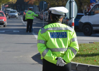 Banii primiti de cei patru poliţisti din Olt aveau seriile inregistrate