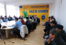 SCORNICEȘTI- OAMENII VOR REFERENDUM : Strămutarea satului NEGRENI sau închiderea fermei de porci?