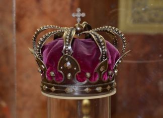 De ce a fost folosită o copie şi nu orginalul COROANEI de oţel pentru funeraliile REGELUI Mihai. Explicaţiile directorului Muzeului de Istorie