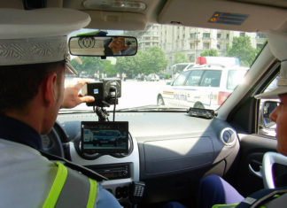 Zeci de permise reținute de polițiști