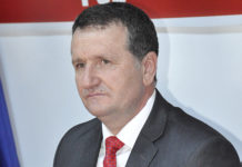 „Dacă suntem departe de forţa economică a Slatinei, măcar din aceste două puncte de vedere, ale istoriei şi culturii, cred că suntem mai bogaţi decât slătinenii” – interviu cu Liviu Radu, primarul municipiului Caracal