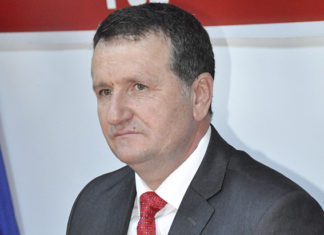 „Dacă suntem departe de forţa economică a Slatinei, măcar din aceste două puncte de vedere, ale istoriei şi culturii, cred că suntem mai bogaţi decât slătinenii” – interviu cu Liviu Radu, primarul municipiului Caracal