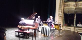 „TRIO CONTRASTE”-„ROMÂNIA UNITĂ”, UN NOU SPECTACOL PE SCENA NAŢIONALULUI CARACALEAN