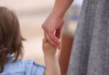 Aproape 20 de familii din Olt au adoptat copii mai mari de doi ani și beneficiază de concediu de acomodare de un an