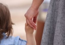 Al doilea caz de adopţie internaţională din Olt. O fetiţă urmează să fie adoptată de un cuplu din Germania