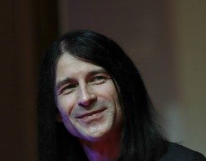 ”Nu doresc să lezez sentimentele nimănui”. Despre antroposofie, cu solistul Sarmalelor Reci