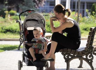 Asiguraţii au dreptul la concediu şi indemnizaţie pentru îngrijirea copilului bolnav în vârstă de până la 12 ani