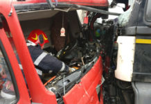 Olt: Bărbat încarcerat în urma unui accident între două autocamioane