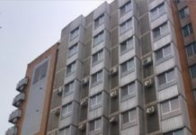 Panică la Parc Hotel din Slatina. Zece persoane au fost evacuate din hotel, după ce un turist a anunțat un incendiu