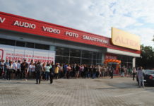 Bătaie pe promoții, la deschiderea Complexului Comercial Altex Slatina