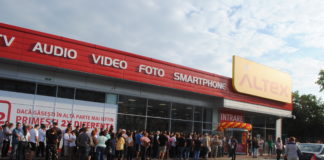 Bătaie pe promoții, la deschiderea Complexului Comercial Altex Slatina