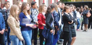 Guvernul a majorat bursele sociale „Bani de liceu”. Ce sumă vor primi elevii lunar