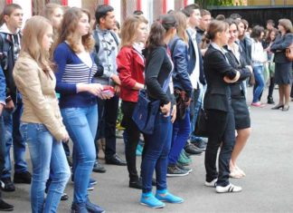 Guvernul a majorat bursele sociale „Bani de liceu”. Ce sumă vor primi elevii lunar