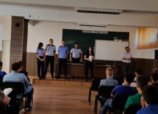 Elevii bălșeni, instruiți de polițiști cum să nu devină victime ale infractorilor