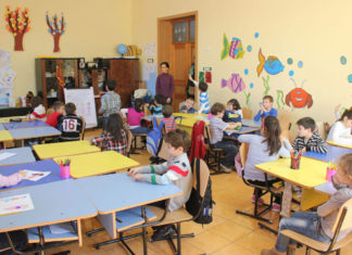 Prima zi de şcoală pentru zeci de copii „fără părinţi” din Olt