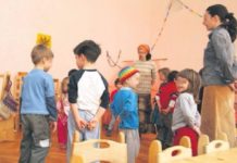 REVOLTĂTOR! Fetiță PLINĂ DE VÂNĂTĂI, după ce a fost AGRESATĂ de educatoare la o grădiniță din Caracal. S-a deschis DOSAR PENAL