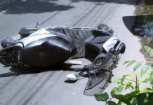 O femeie din Caracal a furat un moped și a produs un accident