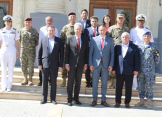 Ministrul Apărării și Ambasadorul SUA în vizită la Caracal. Ministrul Apărării anunță investiții de 450 de milioane lei la Caracal