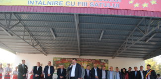 Petrecere mare la Curtișoara. „Sărbătoarea Nucului”, o tradiție de aproape două decenii