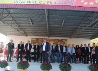 Petrecere mare la Curtișoara. „Sărbătoarea Nucului”, o tradiție de aproape două decenii