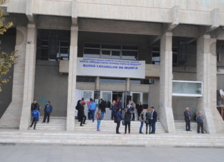 Dezinteres la Bursa locurilor de muncă pentru absolvenți. Angajator: „Oferim 2.200-2.500 lei, transport gratuit, plus tichete de masă. Nu știu ce vor mai mult”