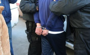 Trei tineri din Izvoarele, după gratii, pentru agresarea fizică a unui bărbat