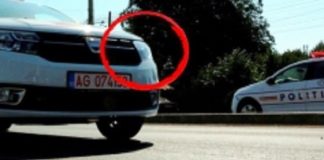 DE CE ATING POLIŢIŞTII FARURILE MAŞINII ATUNCI CÂND TE TRAG PE DREAPTA. DOUĂ MOTIVE ULUITOARE