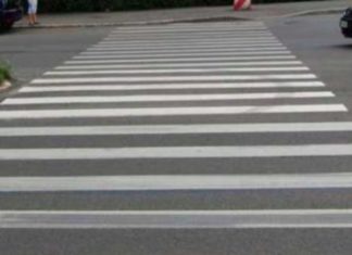 Schimbare șoc în codul rutier: Pietonii nu mai au voie să folosească telefonul mobil! Amenzile sunt uriașe!