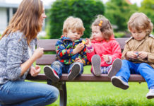 Mamele care au crescut cel puțin 3 copii se pot pensiona cu 6 ani mai devreme