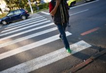 Decedată pe trecerea de pietoni