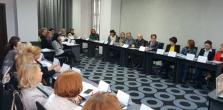 Proiect cu bani europeni pentru asistenţi şi moaşe