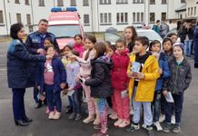 Elevii romi din Olt, îndemnaţi să aleagă o carieră în poliţie