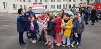 Elevii romi din Olt, îndemnaţi să aleagă o carieră în poliţie