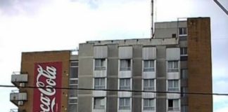 Turiștii stau în șubă la Hotel Parc Slatina