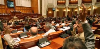 PUȘCĂRIE ÎN SUFRAGERIE! Legea închisorii la domiciliu, adoptată de Camera Deputaților