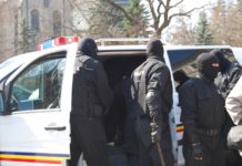 Zeci de percheziții în Olt la persoane bănuite de trafic de persoane, proxenetism și cămătărie
