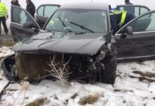 Trei răniți în Olt, în urma impactului frontal dintre două mașini
