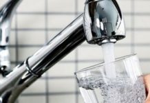 Parlamentarii vor să oblige restaurantele să ofere clienţilor gratuit apă de la robinet