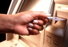 Mare atenție, români! Se fură bani de pe cardurile bancare