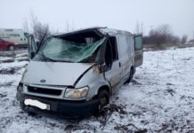 Accident la Cezieni. Doi bărbați transportați la CPU Caracal