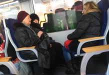 REVOLTĂTOR! Zeci de oameni nevoiți să îndure frigul și întârzierile CFR în plină iarnă