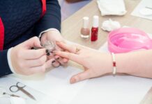 Cursuri gratuite pentru şomerii olteni: coafor, manichiurist-pedichiurist, îngrijitoare copii, comunicare limba engleză și barman