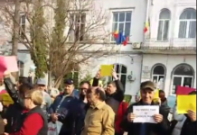 Miting ilegal în fața primăriei Corabia