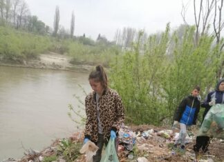 O cantitate enormă de deșeuri, strânse la Balș de peste 100 de voluntari