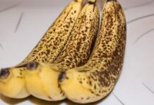 Atenție mare! Ce se întâmplă în organismul tău dacă mănânci banane cu pete maronii sau coajă neagră